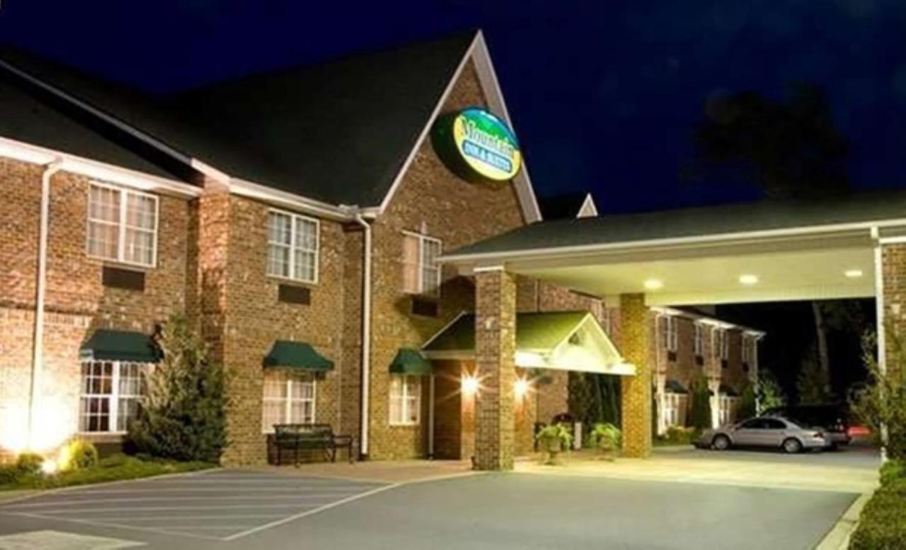 Mountain Inn & Suites Flat Rock Exterior foto