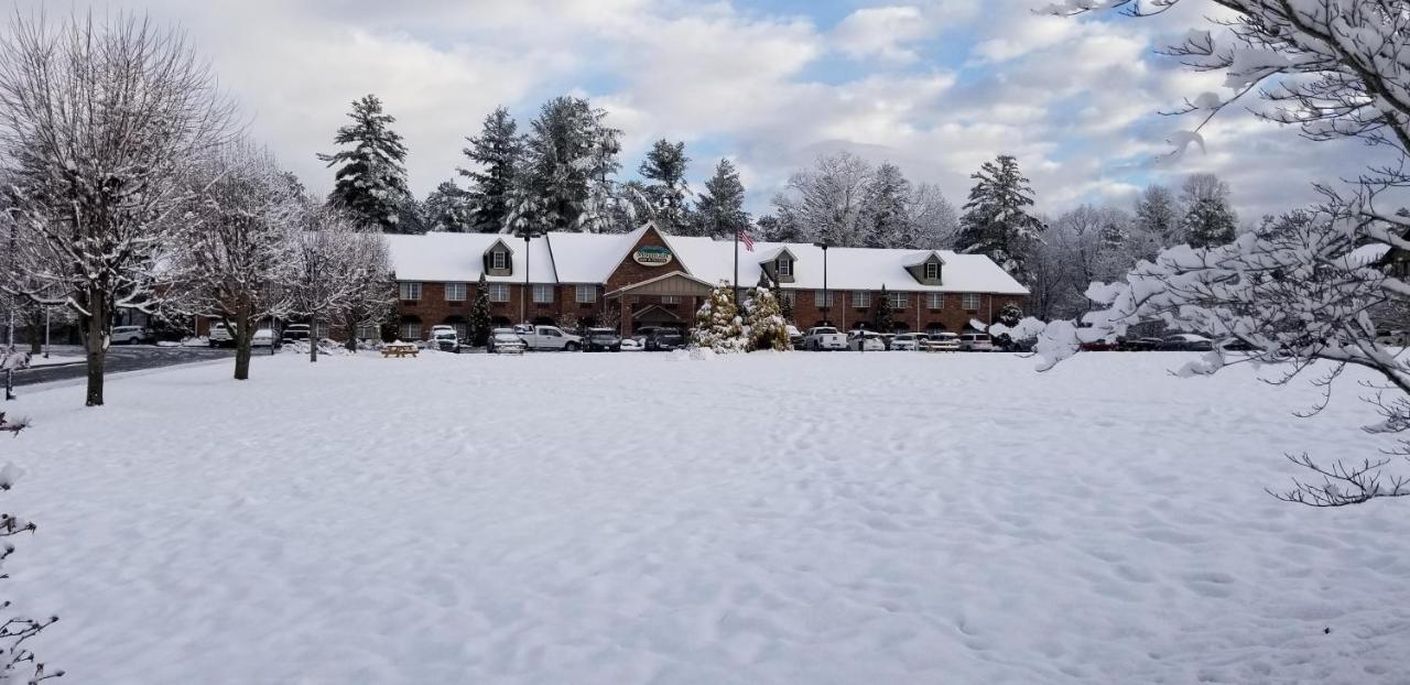 Mountain Inn & Suites Flat Rock Exterior foto