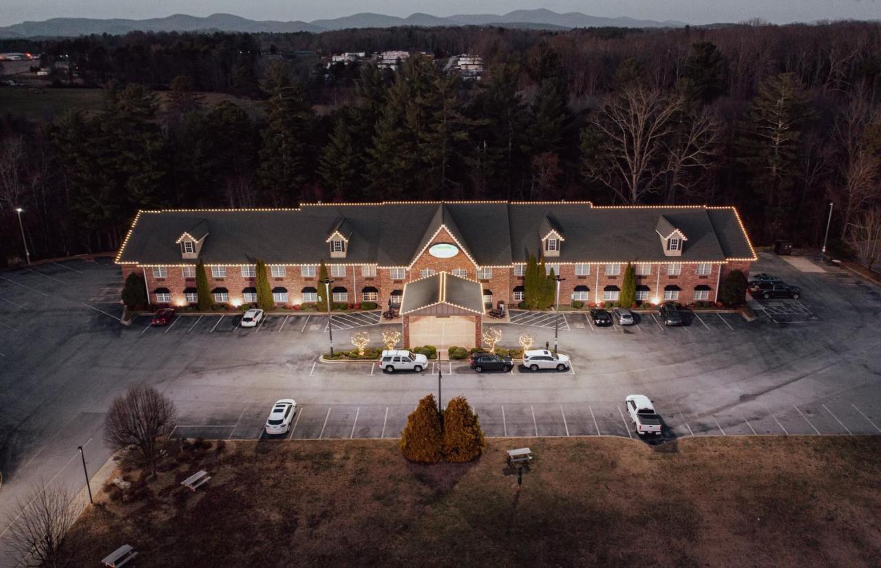 Mountain Inn & Suites Flat Rock Exterior foto